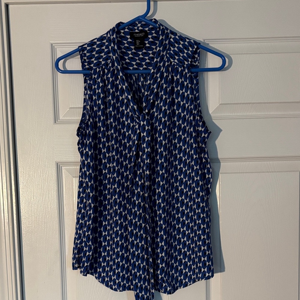 Jones New York Blue and White Sleeveless Blouse